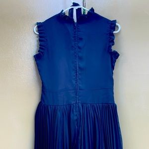 Leggy party dress! So cute on!